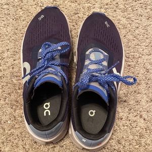 On Cloud Cloudmonsters Size 6.5